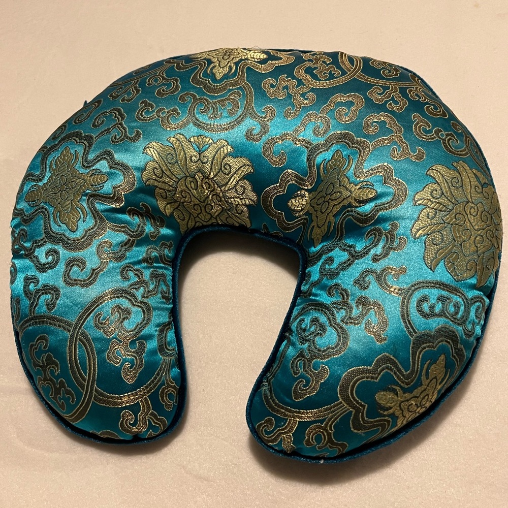 travel neck pillow
